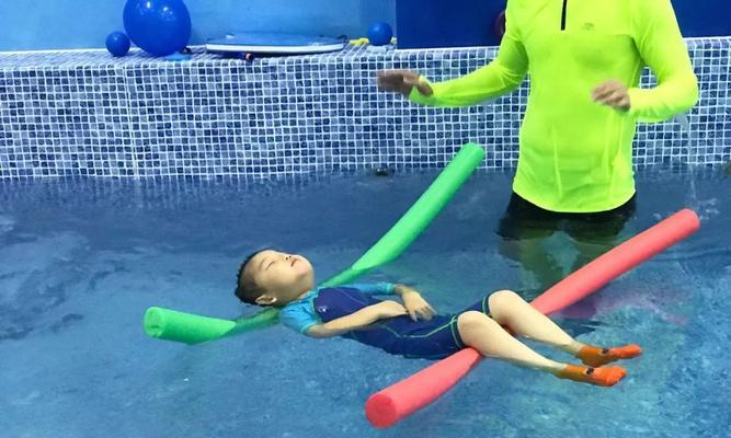 地下道美人鱼游泳换气技巧（掌握正确技巧，畅游水下世界）