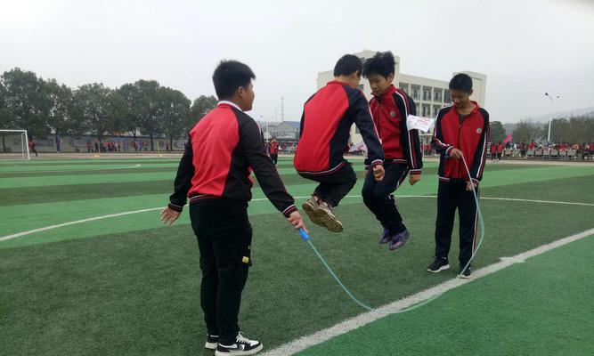 足球绕桩技巧的训练方法与技巧（以体育加试为主题的足球绕桩训练，全面提高球员技术水平）