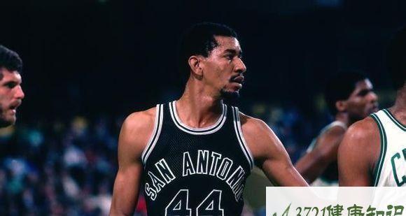 NBA历年得分排行榜（以篮球史为背景，揭秘NBA历年得分排行榜的传奇与辉煌）