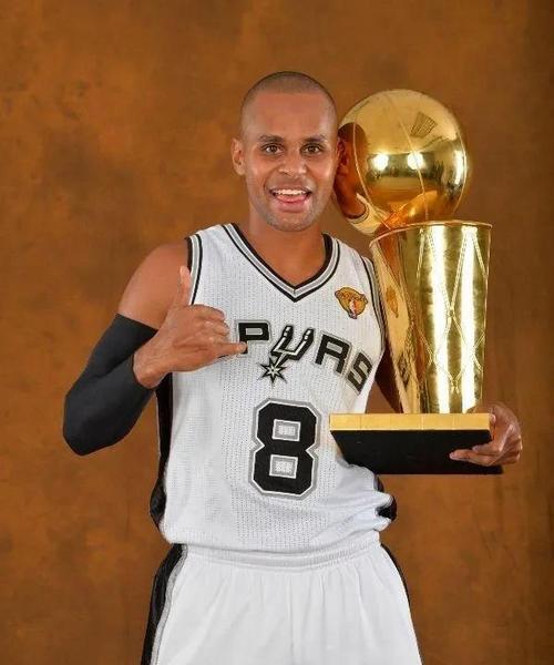 NBA人气球员排行榜（揭秘NBA最受欢迎的球员及其影响力）