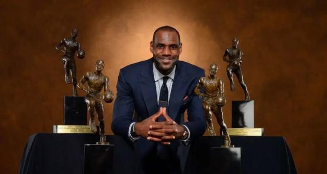 NBA现役球员工资排行榜（揭秘NBA现役球员工资榜单，球星巨额合同引发关注）