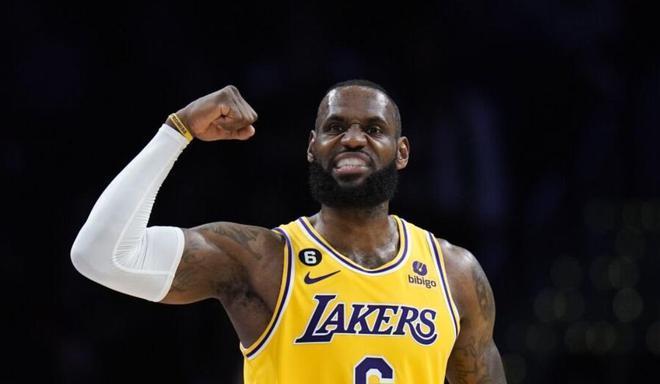 NBA单月得分排行榜（统计精英战斗到底，谁能登顶得分王宝座？）