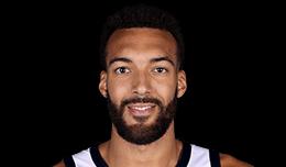 NBA官方中锋排行榜公布！谁是顶级中锋？（分析NBA官方中锋排行榜，揭晓中锋巅峰之争！）