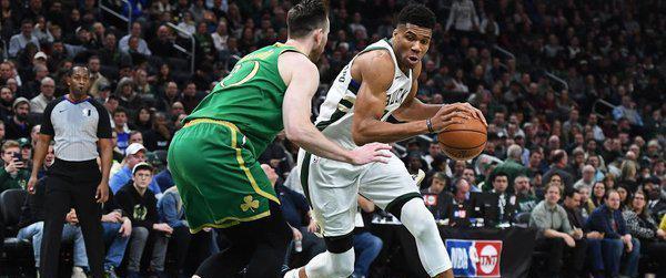 NBA历史上最长臂展排行榜揭秘（探索篮球巨人的绝佳优势与荣耀）