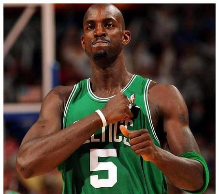 阿联在NBA中的低水平表现（NBA水货排行榜中的一员，阿联的职业生涯困境）