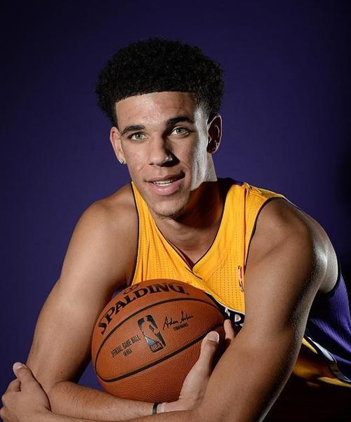 NBA说唱高手排行榜（NBA球场上的说唱天才们，勇敢展示自我）