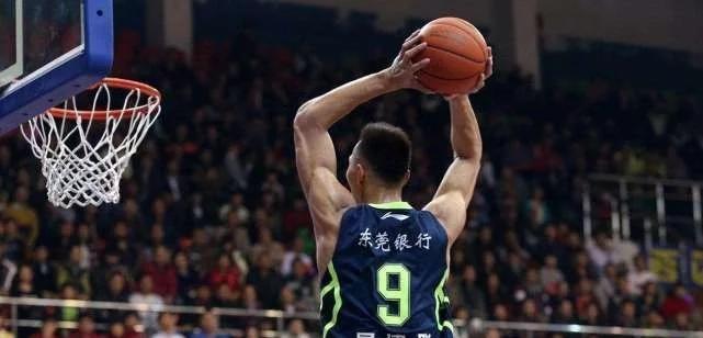 NBA球员卧推排行榜（揭秘NBA顶级球员背后的强健体魄与坚韧意志）