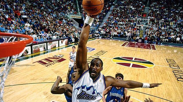 NBA卧推纪录排行榜（突破极限，创造传奇！）