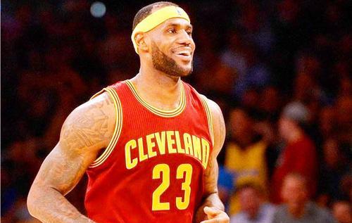 NBA历史上最令人瞩目的四双排行榜（打破记录的巨星们、助攻得分篮板统统全包，这是他们的时刻！）