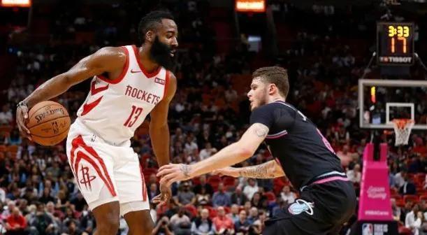 NBA历史生涯场均得分排行榜（揭秘历代球员在场均得分榜上的辉煌战绩，谁才是得分王？）