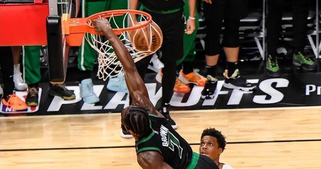 NBA巅峰霸主——以隔扣能力为主题的排行榜（力压对手，飞翔在空中，NBA隔扣王者的辉煌历程）