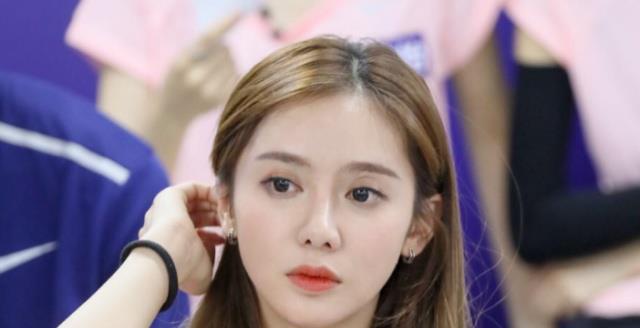 《NBA主播颜值排行榜》（揭秘NBA界最具颜值的主播大赛，看谁是最美的解说天使）