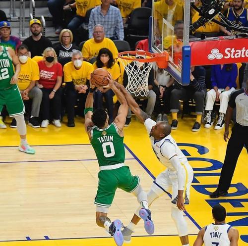 NBA历史排行榜（追寻历史，探索中距离射手的卓越成就）