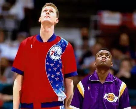 NBA大前锋薪水排行榜（揭秘NBA大前锋的收入排名，探讨影响其薪资的关键因素）