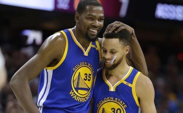 NBA工资排行榜前50（剖析职业篮球运动员的收入结构与影响因素）