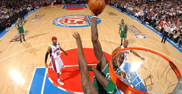 NBA挑衅式暴扣排行榜（以动作传递信息，暴扣引发场上激烈对抗）
