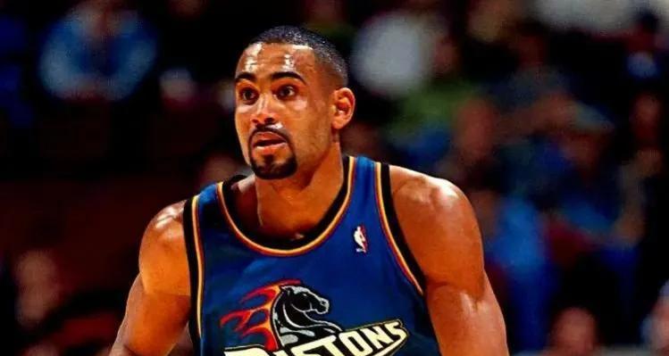 NBA小前锋上脚排行榜（NBA小前锋鞋款盛宴，谁是最佳“脚”色担当？）