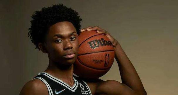 NBA12号球员排行榜（揭秘NBA历史上最令人瞩目的12号球员，他们的成就和贡献。）