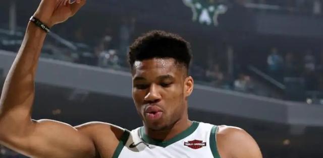 NBA得分王数量排行榜（统计数据揭示历年NBA得分王的身影）