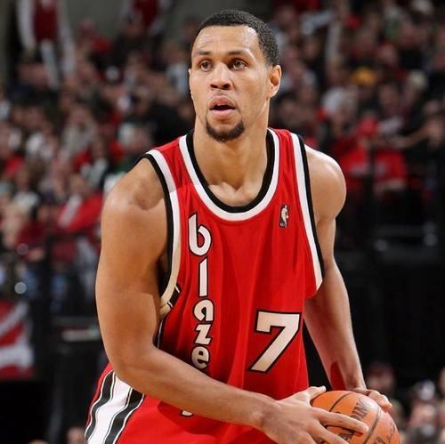 NBA后卫排行榜前十名（揭秘NBA后卫群中的十大巅峰球员，他们才是篮球的王者！）