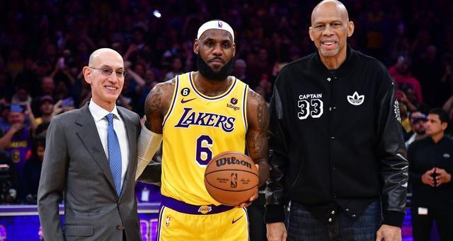 NBA历史得分王排行榜（纪录破晓，传奇继承，篮球历史上的得分之神）