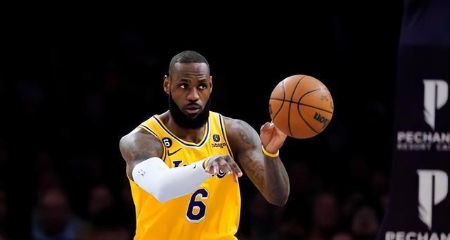 NBA1月19日排行榜出炉，湖人继续领跑联盟（詹姆斯率领湖人稳坐榜首，雄鹿迎来十连胜）