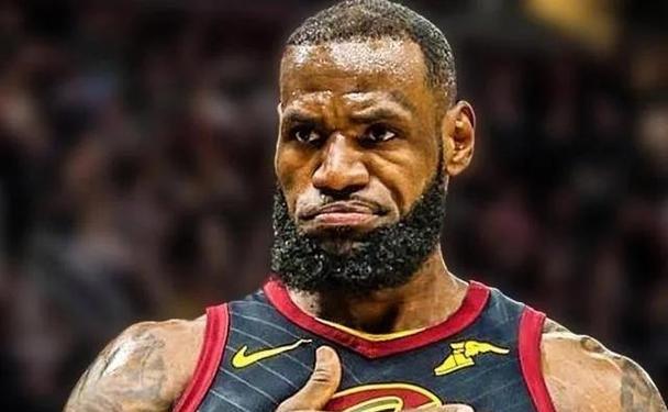 NBA前十名排行榜分析（揭秘NBA巨星的实力与冲击力）