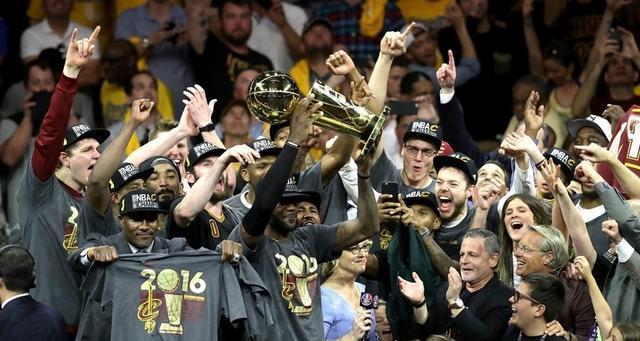 NBA今年收视率排行榜出炉！哪支球队最受关注？（揭秘NBA2021年度收视王，热门球队竞争激烈）