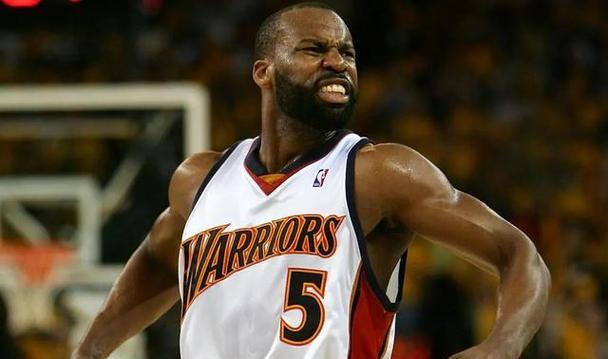 NBA历史单场3分球得分纪录排行榜（探索NBA球星们在一场比赛中炽热的三分火力）