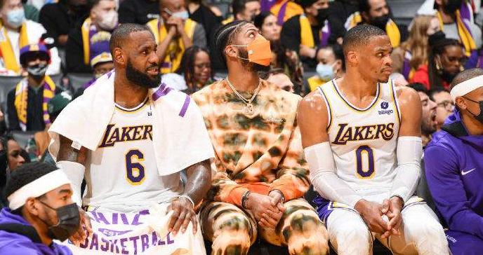 NBA单场得分记录排行榜（追寻历史辉煌，记录破晓的瞬间）