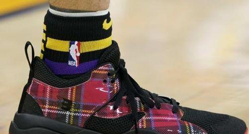 2015年NBA最好看的战靴排行榜（揭晓当年篮球赛场上最受关注的球鞋，回顾经典与创新）