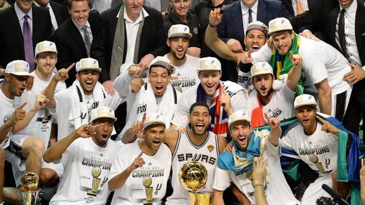 NBA历年总冠军数量排行榜（揭秘各年度总冠军争夺战的霸主与强者）