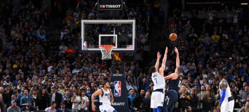 NBA常规赛30加次数排行榜揭秘（三分球成为NBA常规赛的重要指标，篮球世界的焦点从内线转向外线）