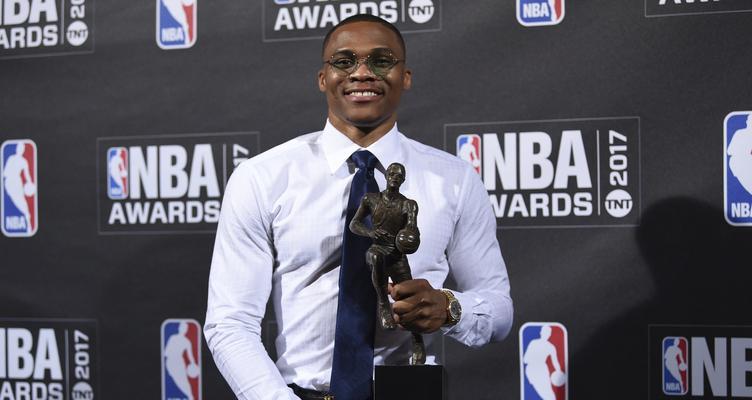 福布斯2021NBA球员排行榜（揭示球场巨星的商业价值与财富收入）