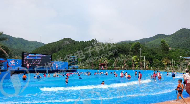 如何掌握泳池滑道游泳技巧（提高游泳速度的关键）