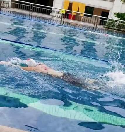 卧蚕美女游泳换气技巧教学（提高游泳换气效率，轻松游向终点）