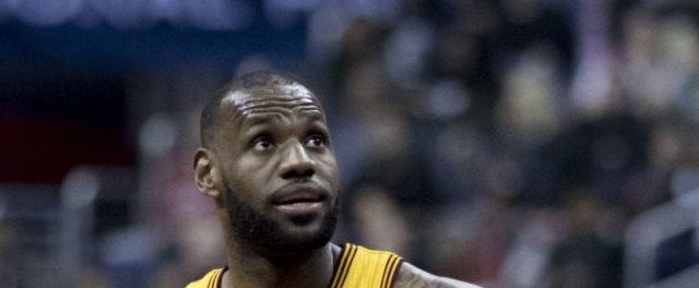 NBA球星身价排行榜最新发布，谁是最富有的球员？（揭秘NBA球星身价排行榜，詹姆斯是否登顶？）