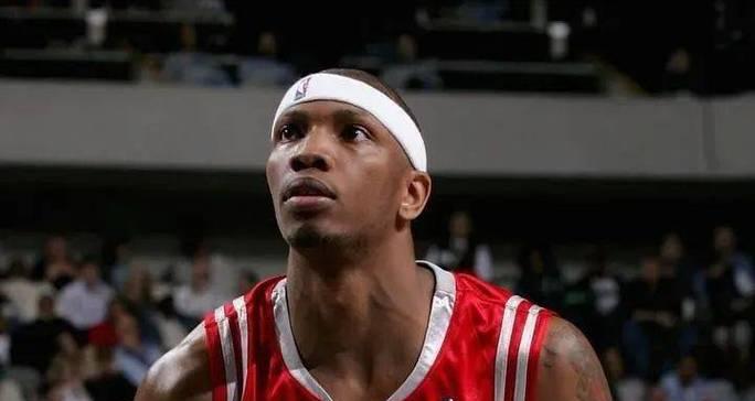 姚明在NBA场均篮板排行榜上的辉煌成绩（揭秘姚明在NBA场均篮板榜上的统治力和突破）