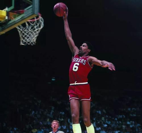 NBA历史扣篮排行榜前十名球员（飞翔天空的巨星们——NBA历史上最具震撼力的扣篮表演）
