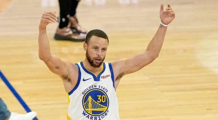 2015年NBA市值排行榜（探索当年NBA球队的商业价值，揭示体育产业的蓬勃发展）