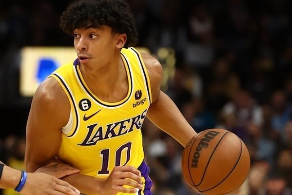 NBA最值得爱的人排行榜（探寻真正的篮球英雄，传递爱与感动）