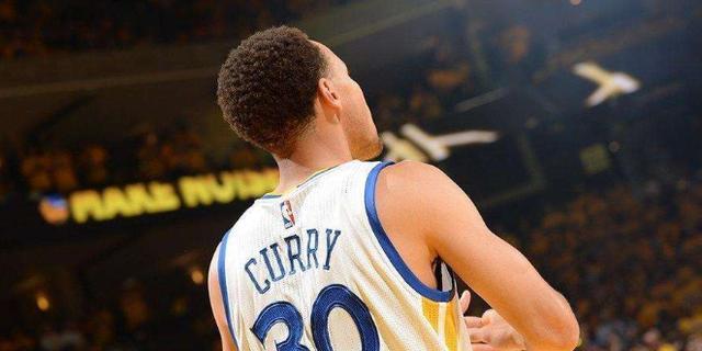 NBA控卫平均身高排行榜（探寻NBA控卫平均身高的变化趋势与巨人传统）