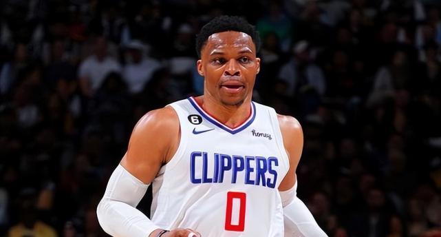 2021年NBA运动员商业价值排行榜发布！（探索当今最具商业价值的NBA球星，詹姆斯再度登顶！）