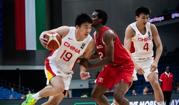 中国男篮世界杯征程（篮球世界舞台上中国男篮的闪耀历程）