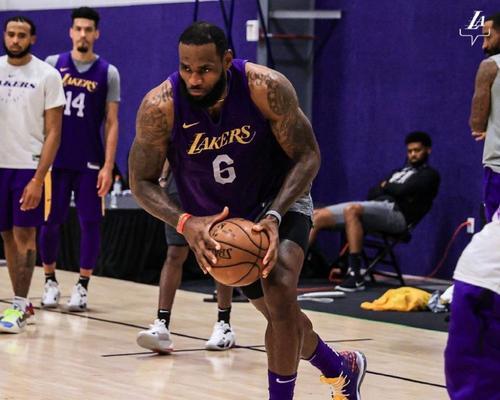 NBA现役小前锋排行榜2021（聚焦NBA赛季中表现出众的小前锋，展望他们的实力与潜力）