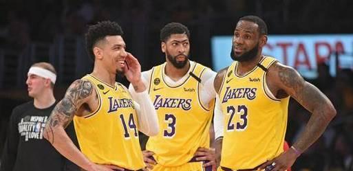 詹姆斯（探寻詹姆斯在NBA历史上的巅峰地位）