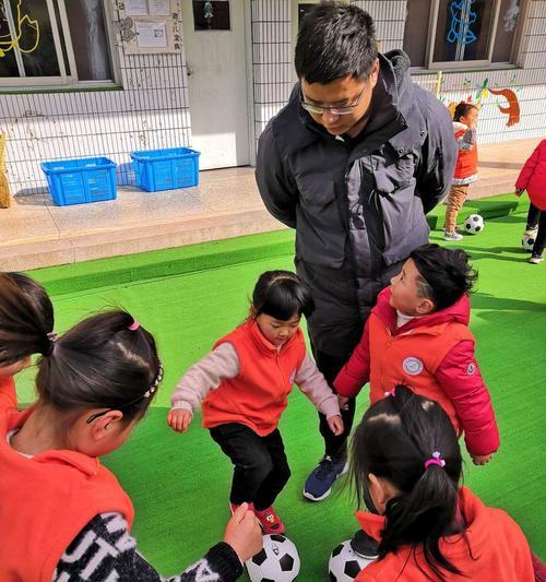 小学生学习足球规则，掌握踩球技巧的必备指南（以足球规则小学踩球技巧为主题，帮助孩子们打好足球基础）