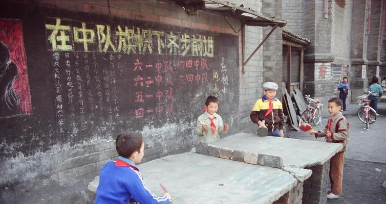 乒乓球实验（探索物理学世界中的能量转化和运动规律）