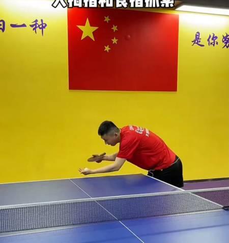 乒乓球横板球发球技巧解析（提高发球水平，掌握制胜先机）