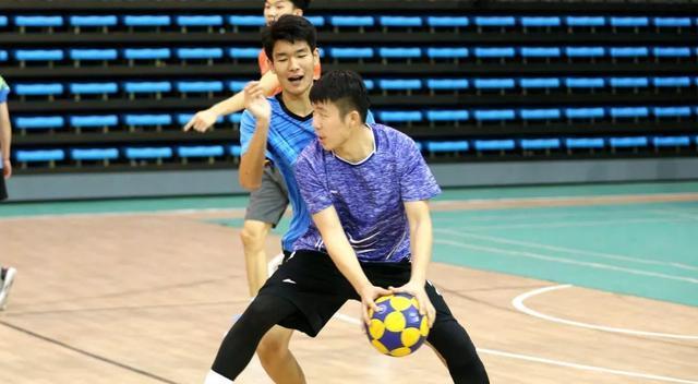 提高篮球防守能力的左右移动训练方法（有效提升防守技巧、加强侧身移动速度、提高防守灵活性）